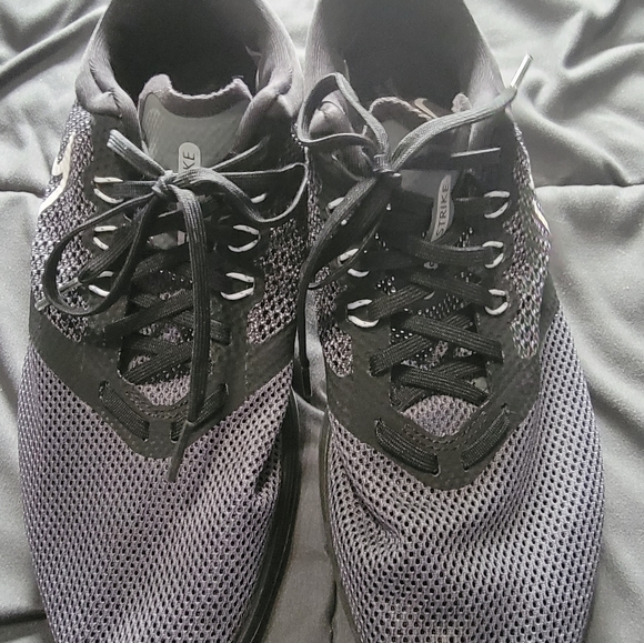 Nike shoes - Picture 2 of 6